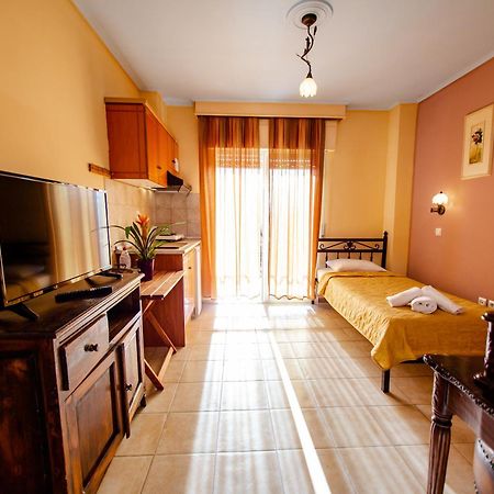 Xenia Palace Luxury Apartments Nea Vrasna Ngoại thất bức ảnh